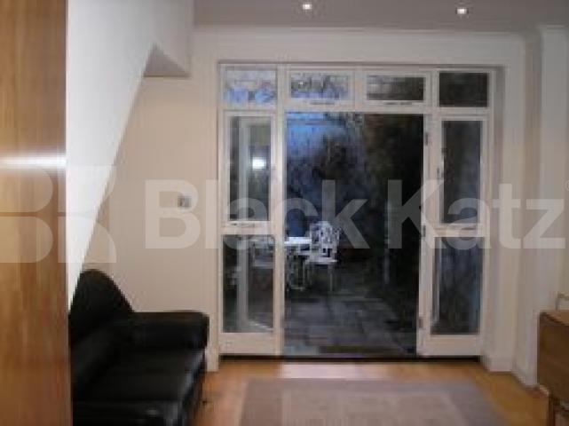 			MUST BE SEEN, 3 Bedroom, 1 bath, 1 reception Flat			 Old Dairy Mews, KENTISH TOWN NW5